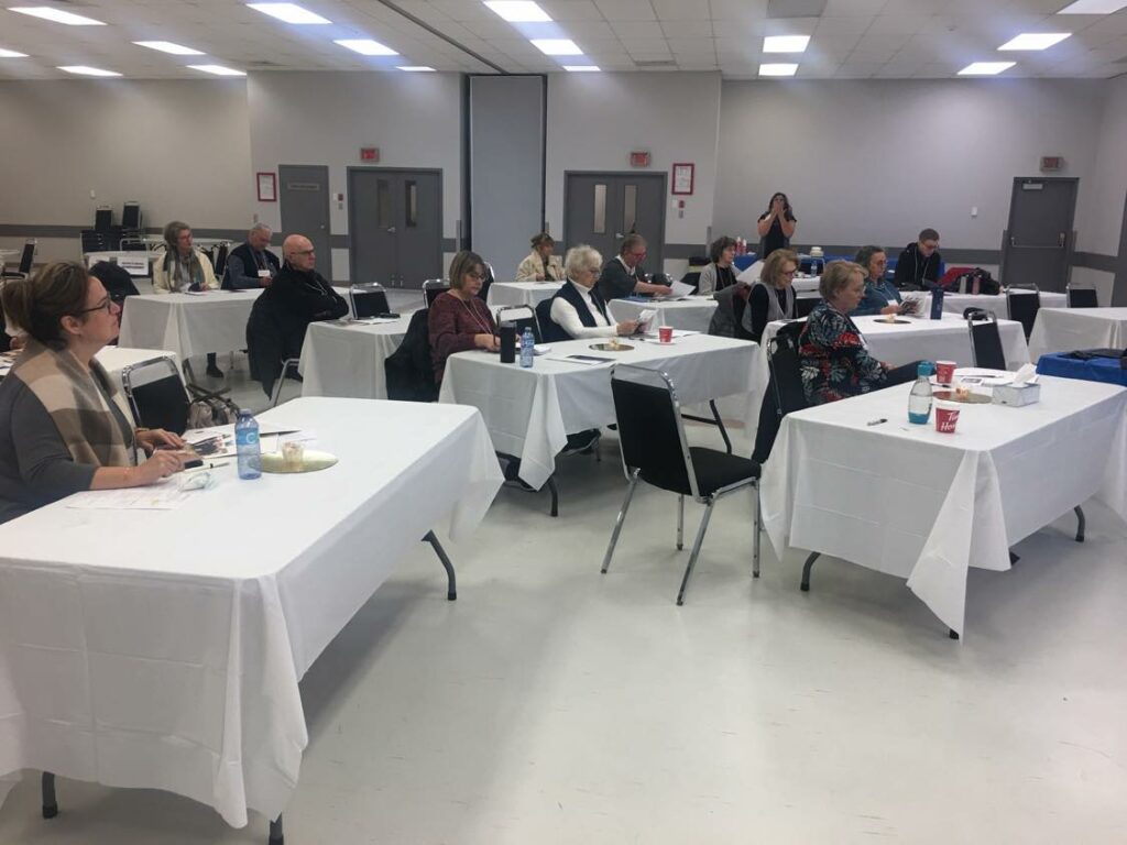 Les participants dans la salle